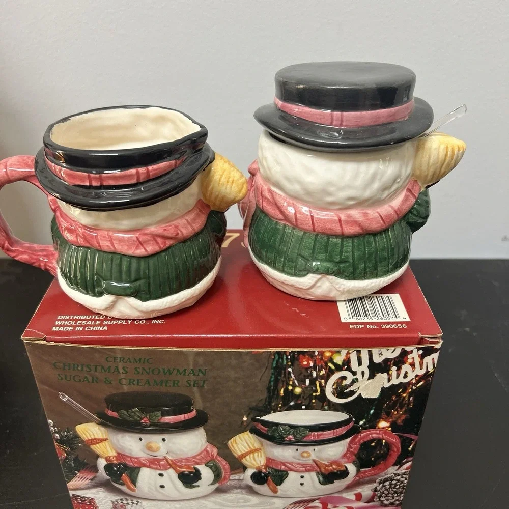 Vintage Ceramic Christmas Sugar & Creamer Set.‎
